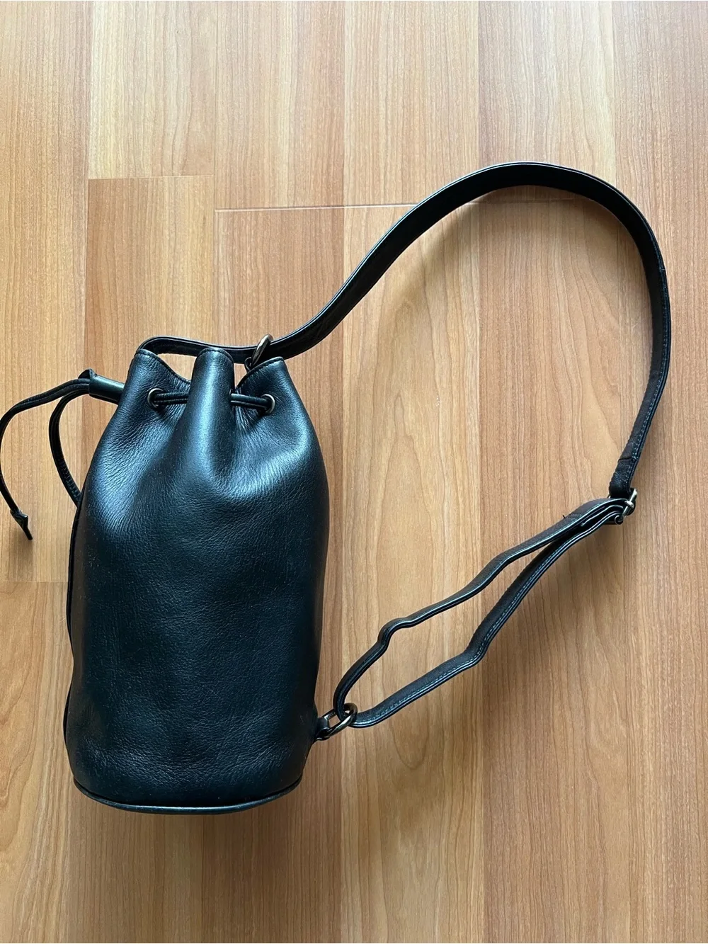 Crouch & Fitzgerald Black Leather Bucket Bag Convertible Backpack Purse